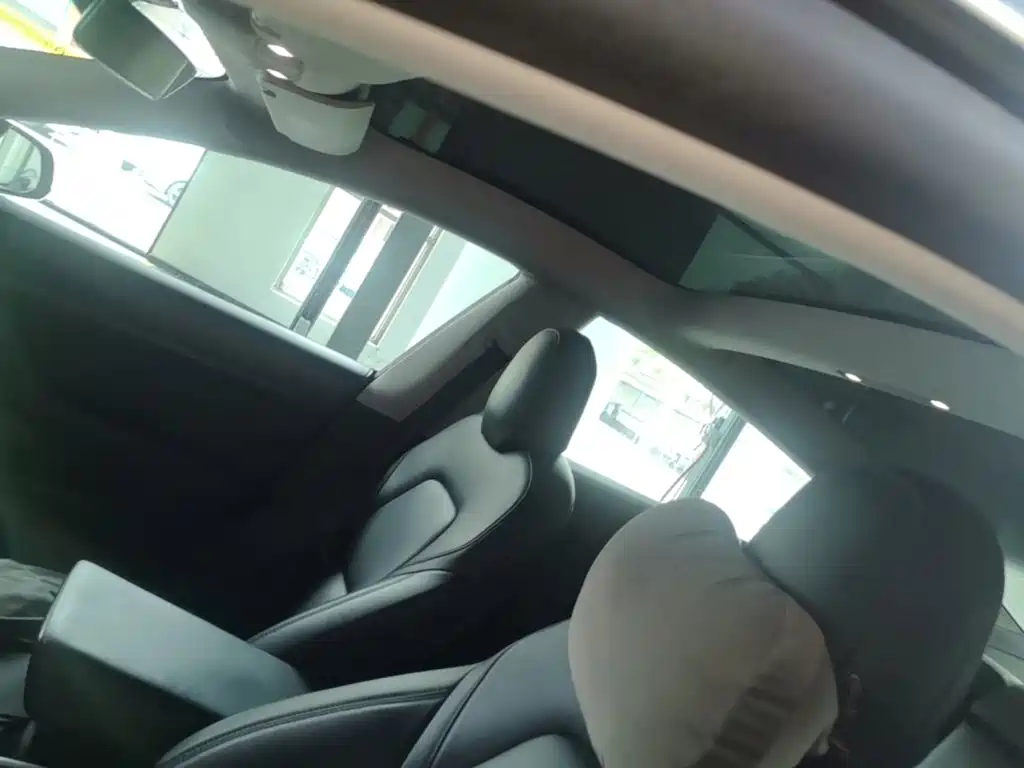Tesla Model 3 — миниатюра 18