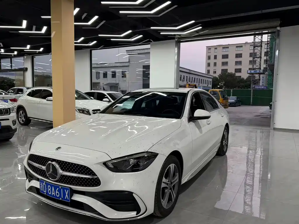 Mercedes-Benz C-Class — миниатюра 2