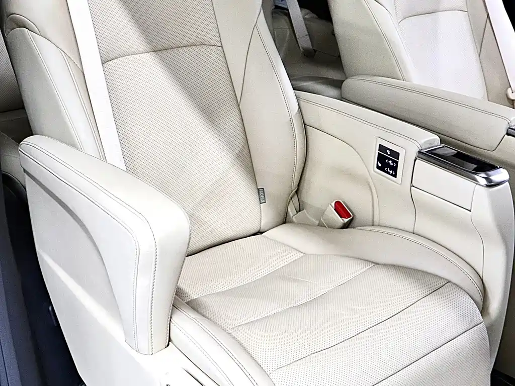 Toyota Alphard — миниатюра 18
