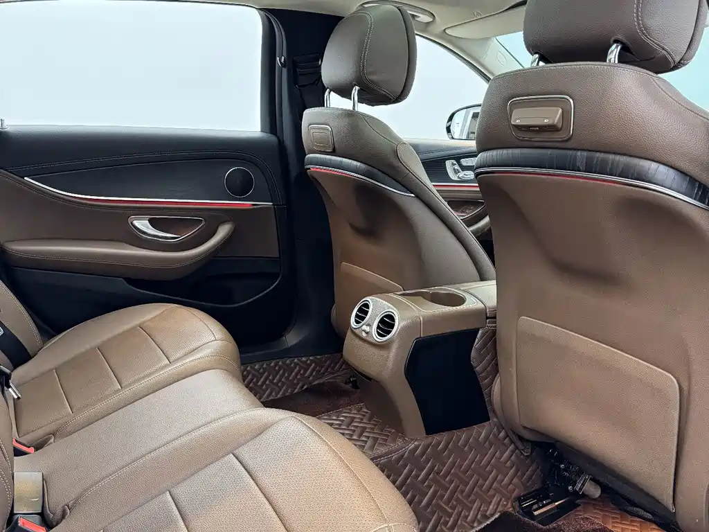 Mercedes-Benz E-Class — миниатюра 4