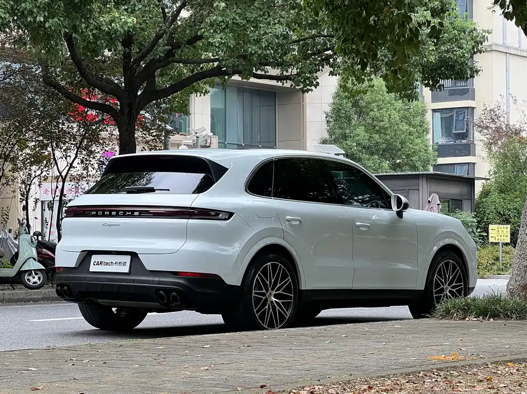 Porsche Cayenne — миниатюра 5