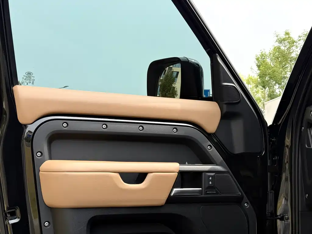 Land Rover Defender — миниатюра 9