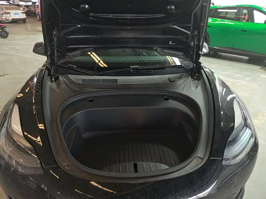 Tesla Model 3 — миниатюра 20