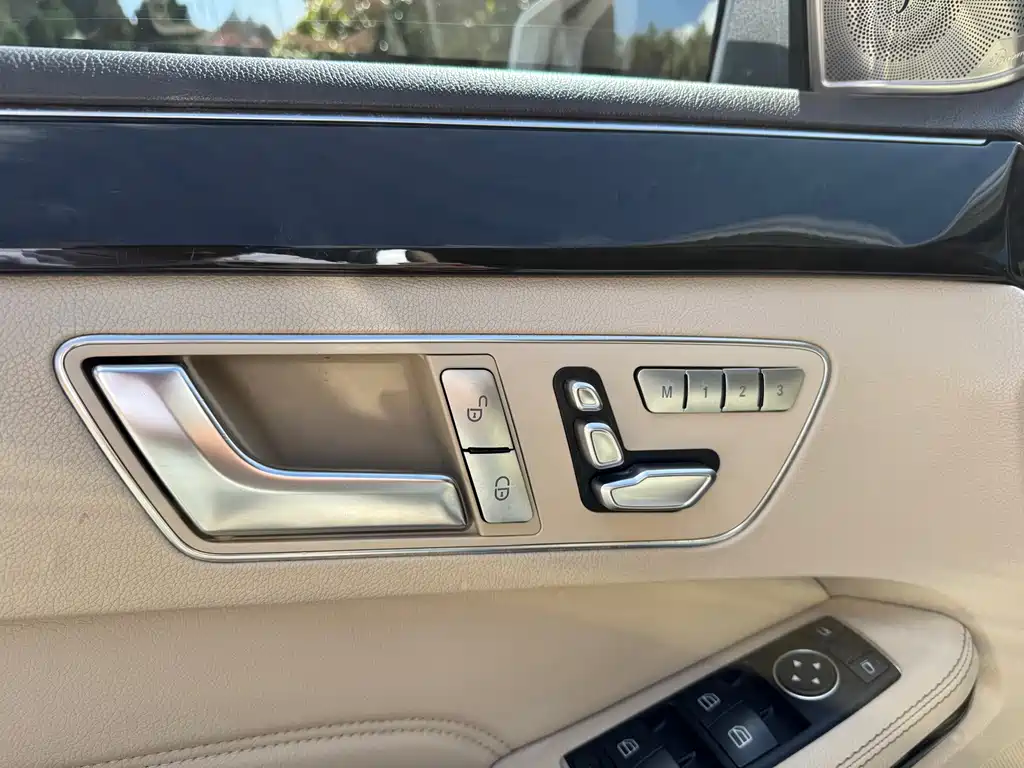 Mercedes-Benz E-Class — миниатюра 17