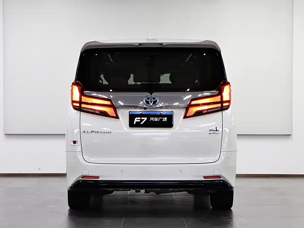 Toyota Alphard — миниатюра 5