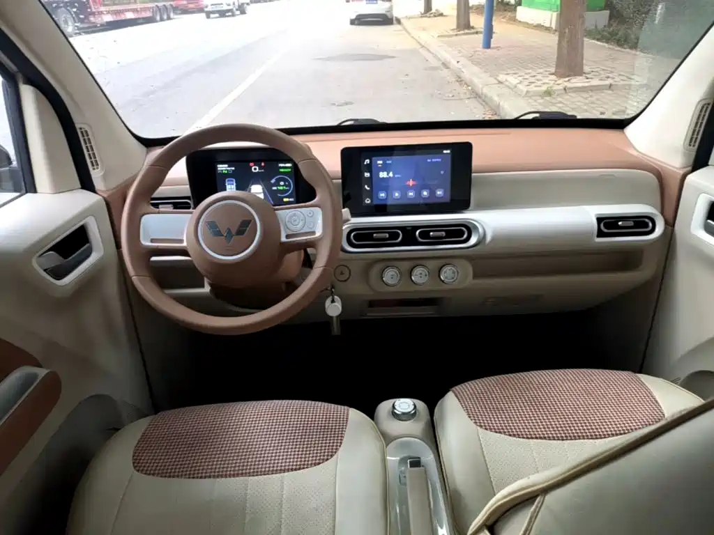 Wuling MINIEV — миниатюра 10