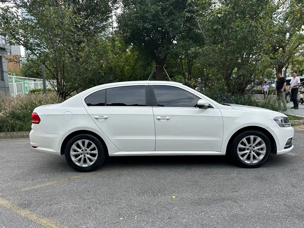 Volkswagen Lavida — миниатюра 4