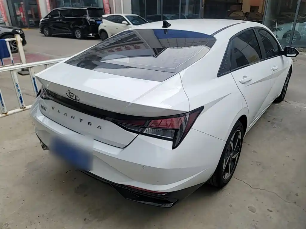 Hyundai Elantra — миниатюра 7