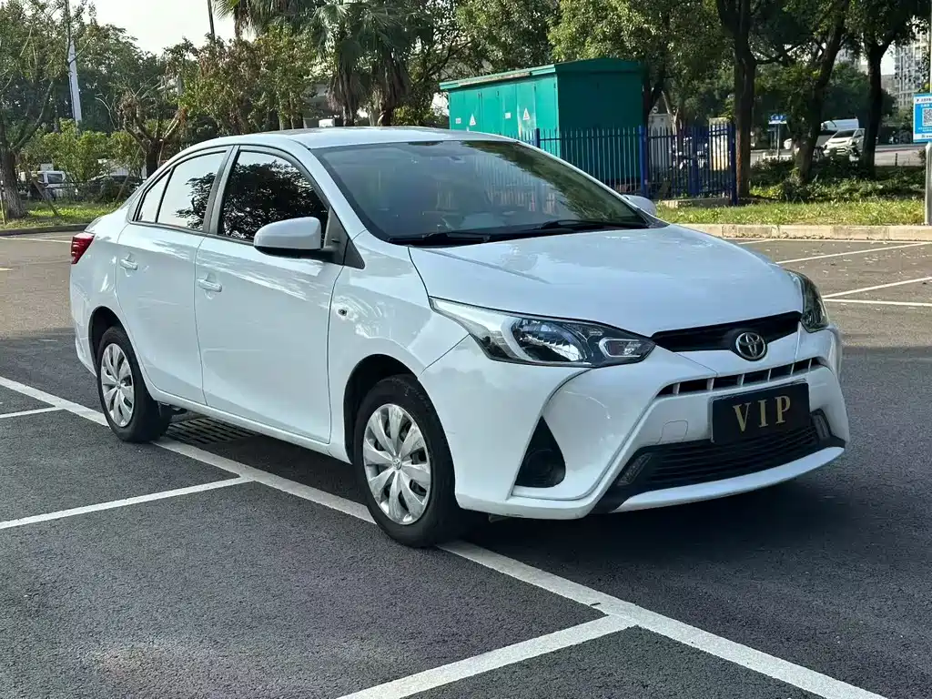Toyota Yaris L — миниатюра 3
