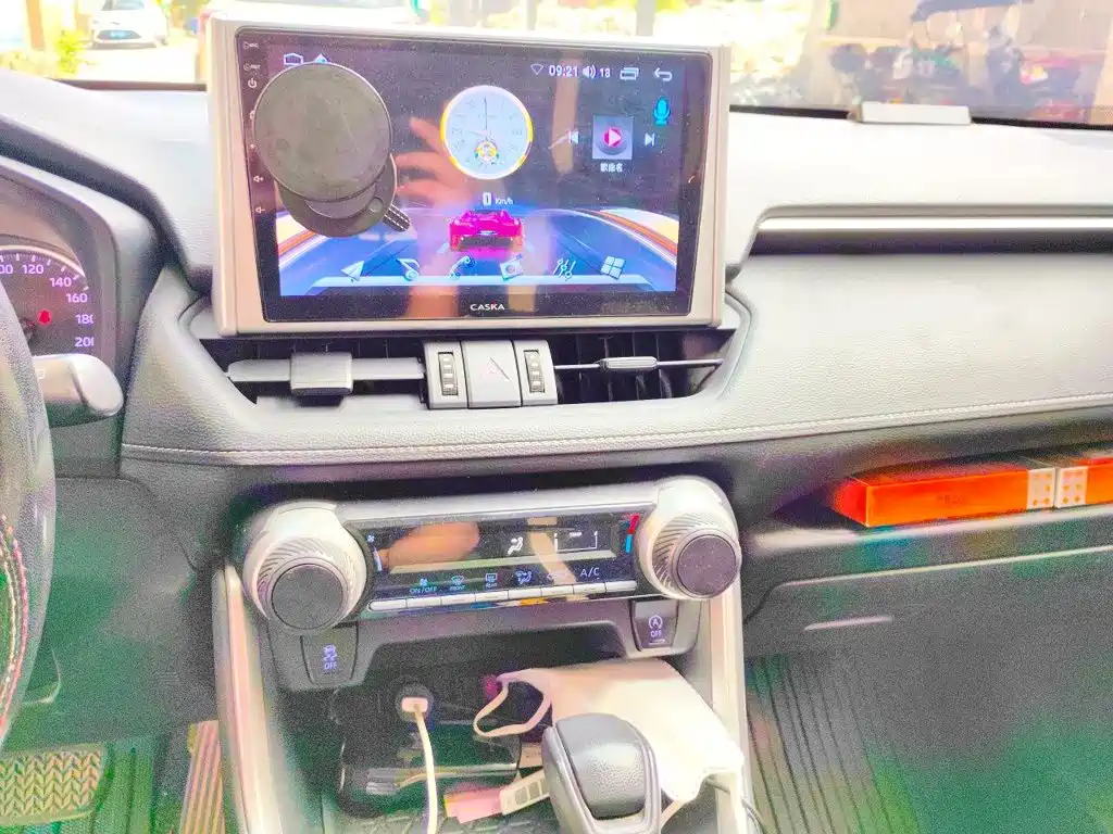 Toyota RAV4 — миниатюра 9