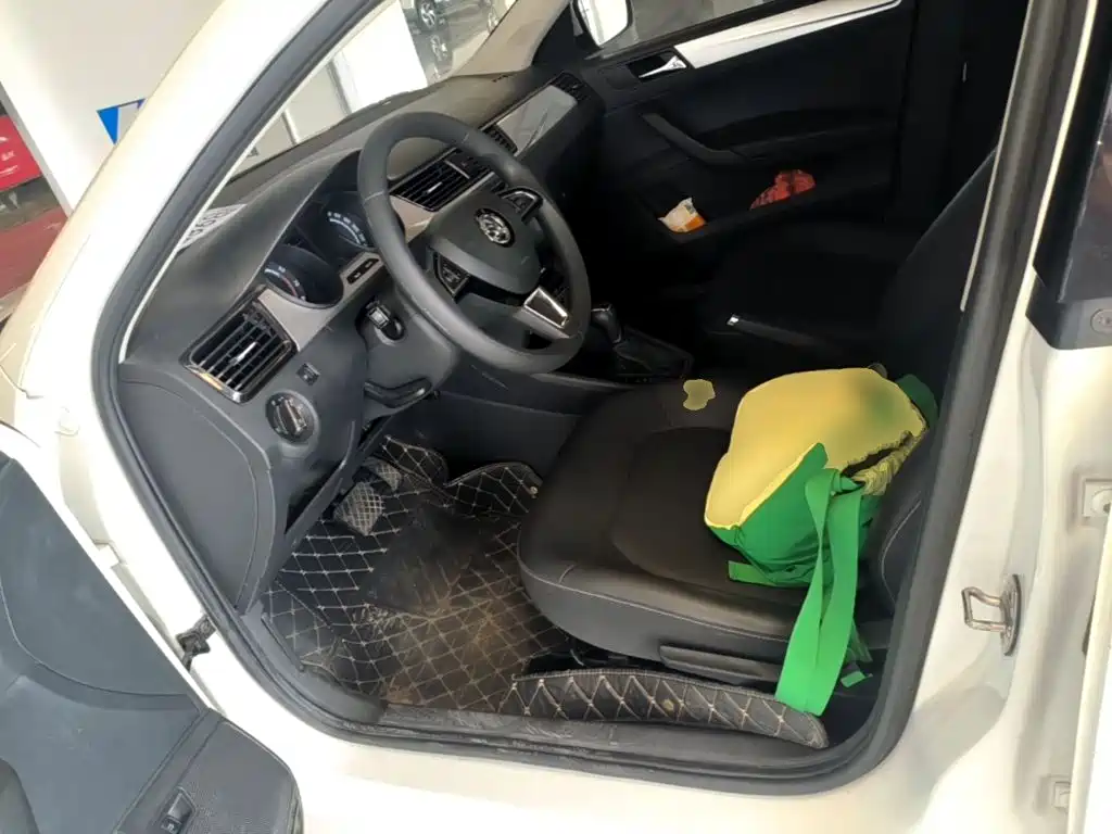 Skoda Rapid — миниатюра 15