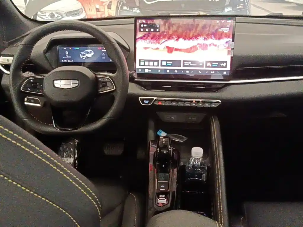 Geely Binyue — миниатюра 10