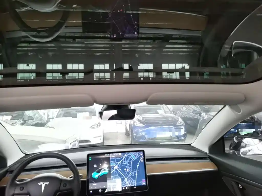 Tesla Model 3 — миниатюра 18