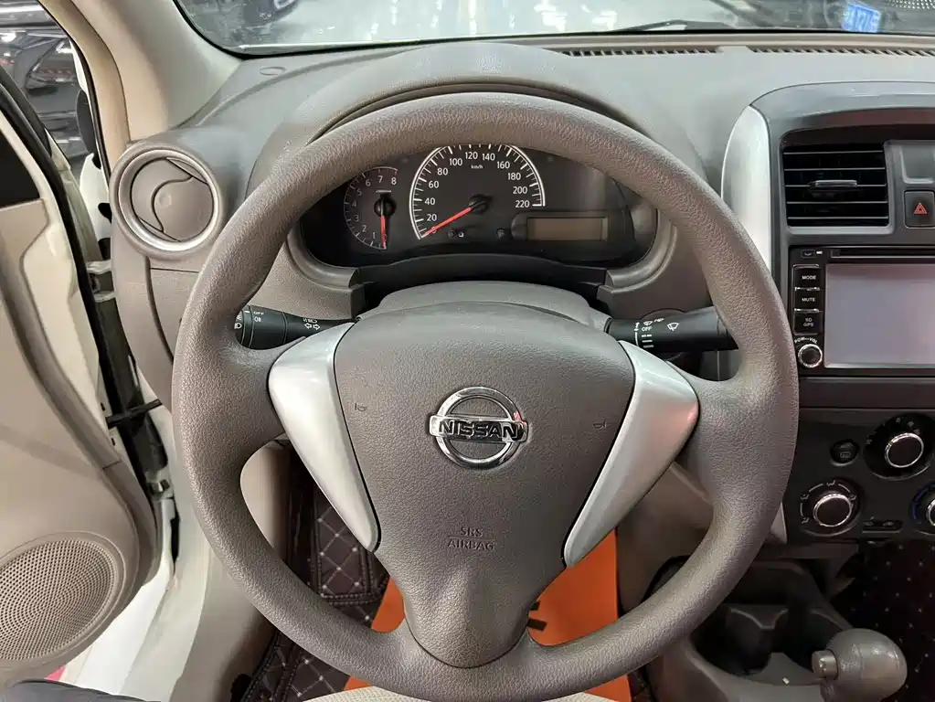 Nissan Sunny — миниатюра 11