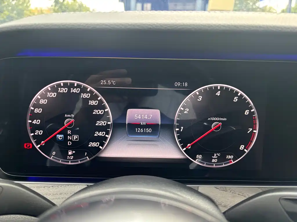 Mercedes-Benz E-Class — миниатюра 12