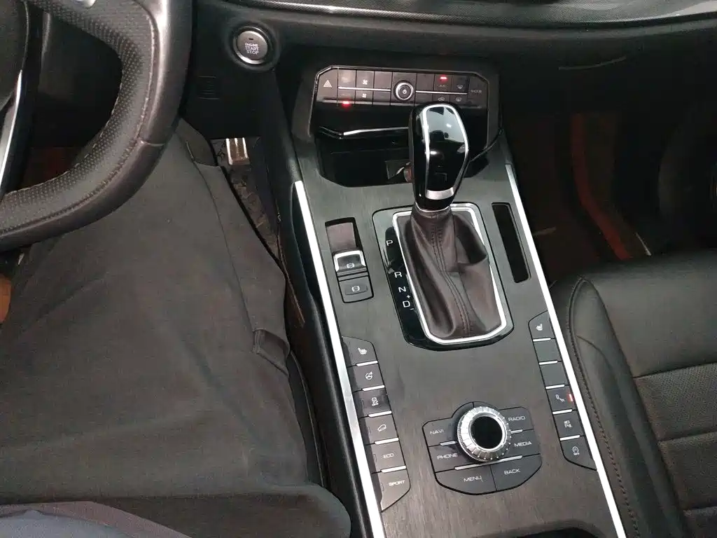 Wey Wey VV5 — миниатюра 14