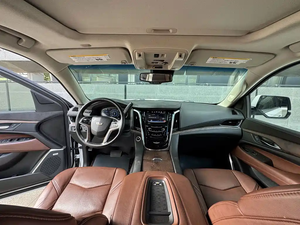 Cadillac Escalade — миниатюра 9