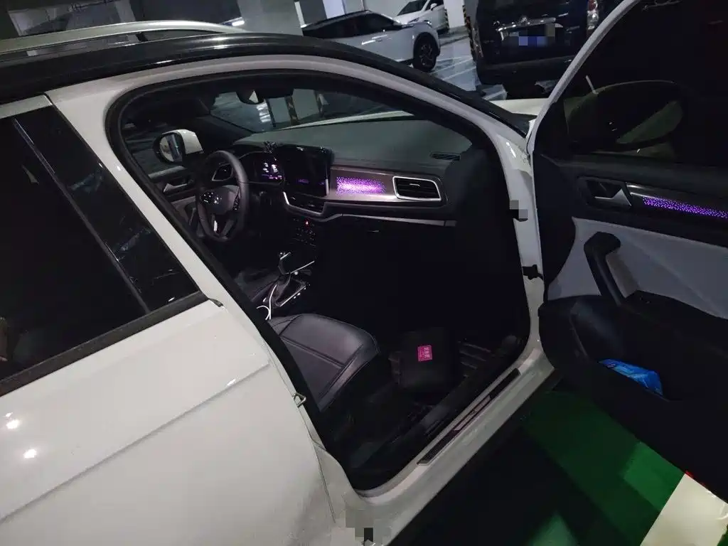 Volkswagen T-Roc — миниатюра 20