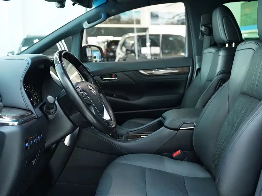 Toyota Vellfire 2020 2.5L HV Luxury