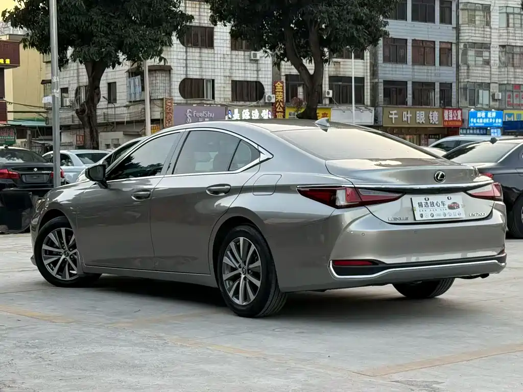 LEXUS ES