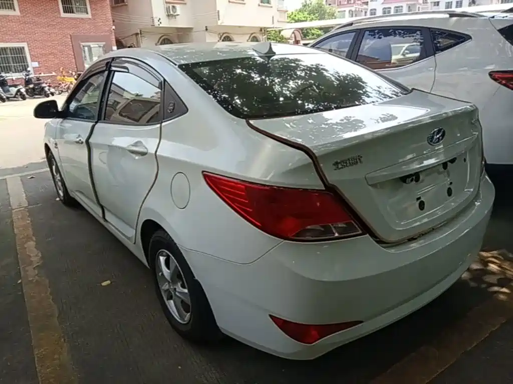 Hyundai Verna — миниатюра 5