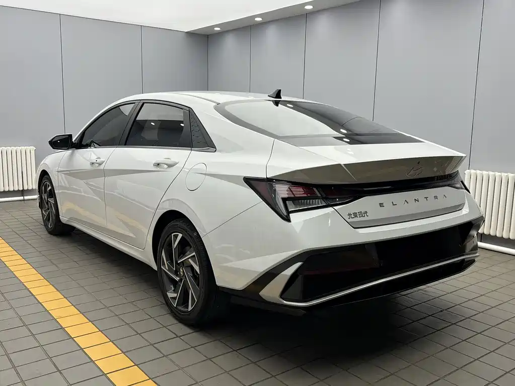 Hyundai Elantra — миниатюра 4