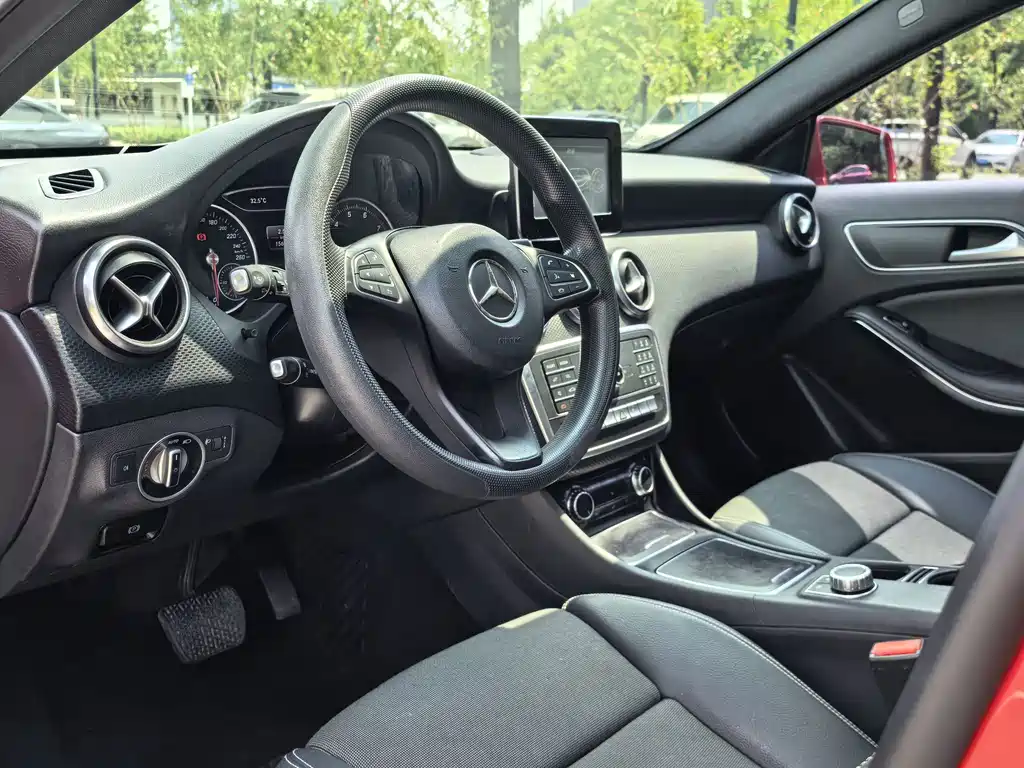 Mercedes-Benz A-Class (Import) — миниатюра 10