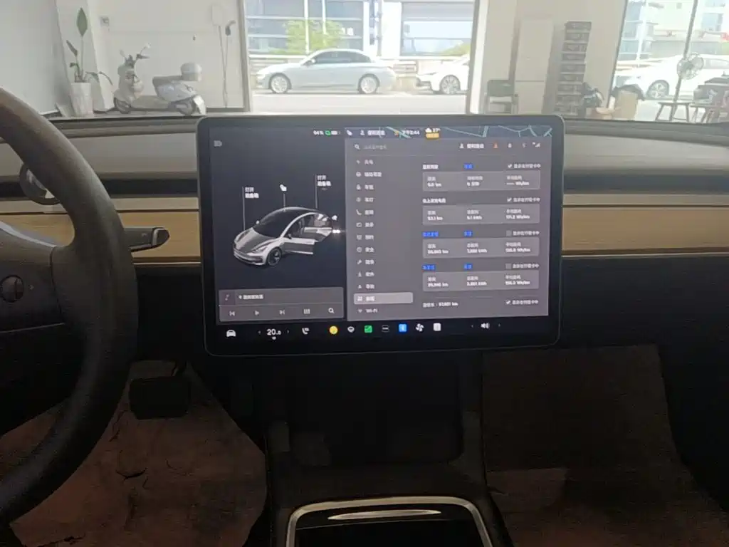 Tesla Model 3 — миниатюра 13