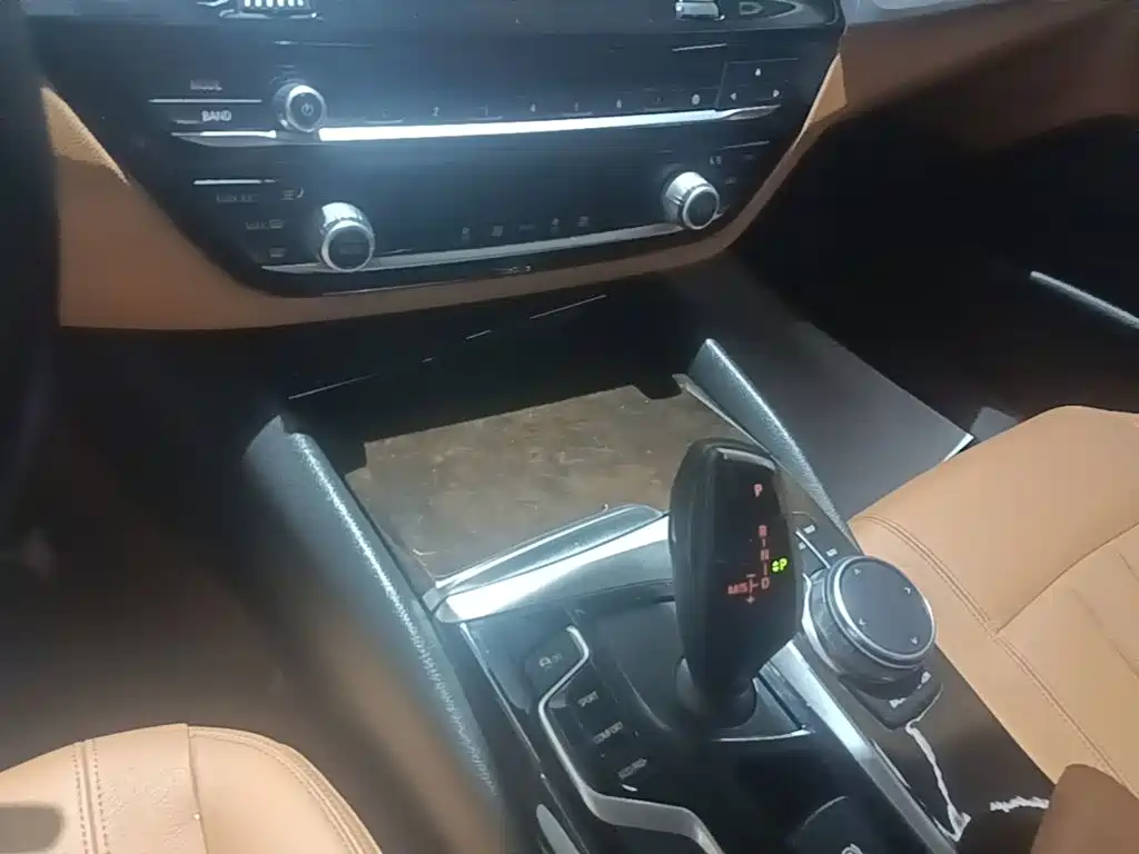 BMW 5 Series — миниатюра 14