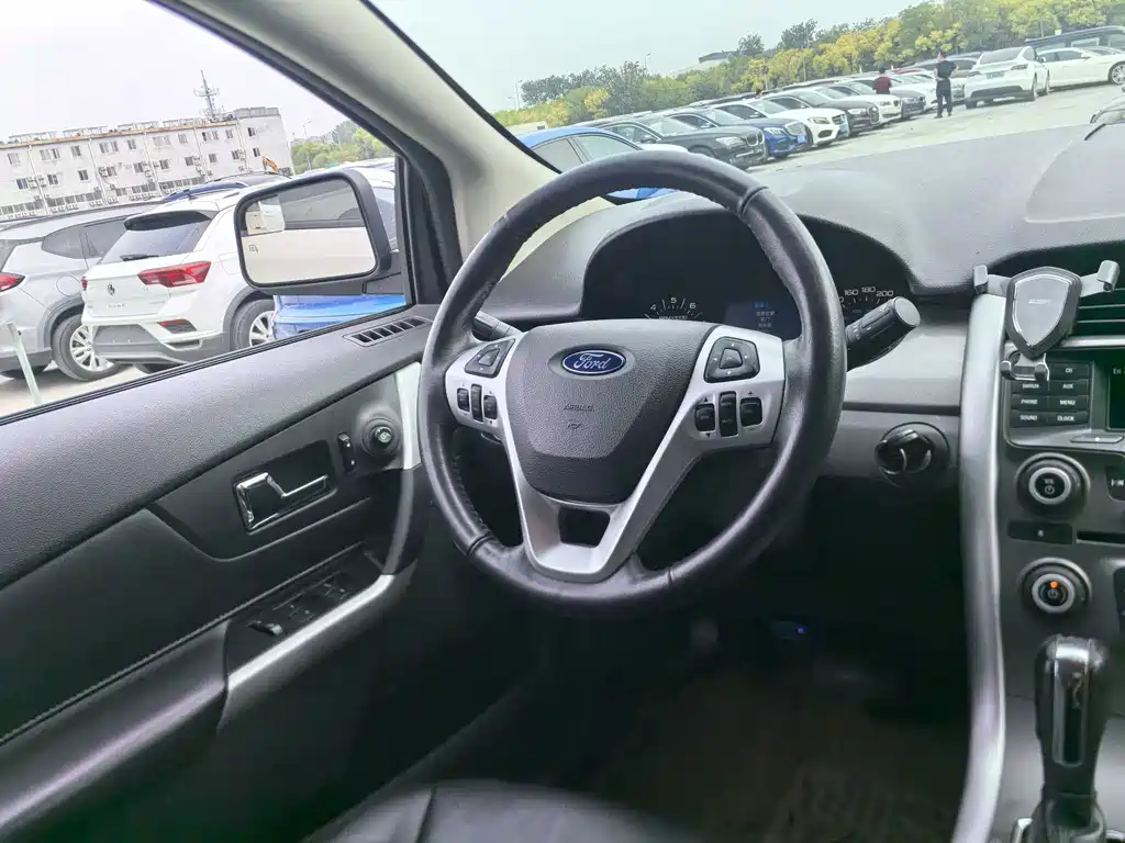 Ford Edge (Import) — миниатюра 9