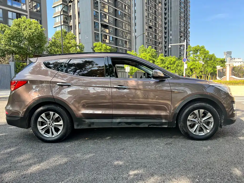 Hyundai Santa Fe 2015 2.4L AT 5 мест