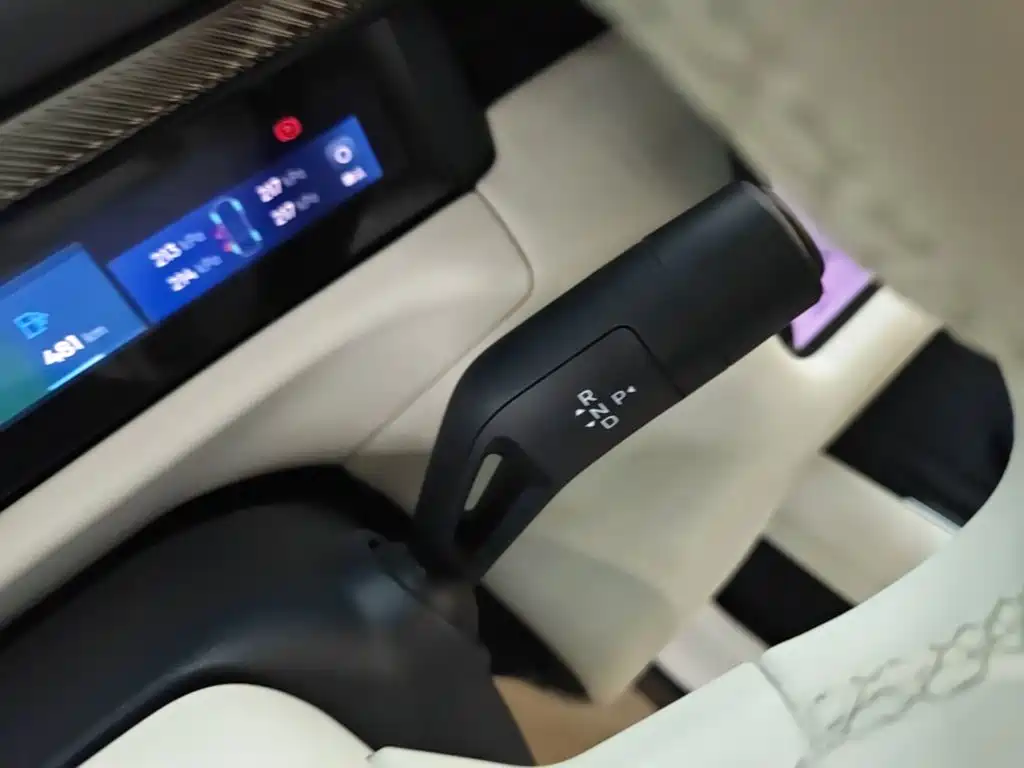 Lynk & Co 900 — миниатюра 14