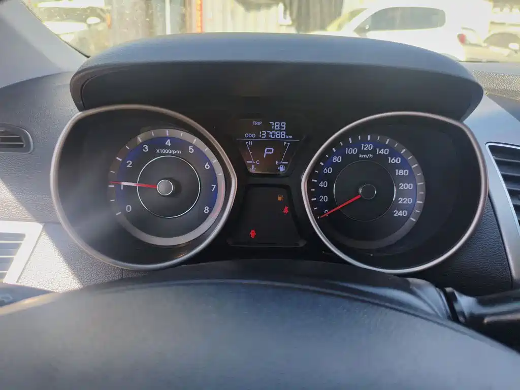 Hyundai Elantra Langdong — миниатюра 12