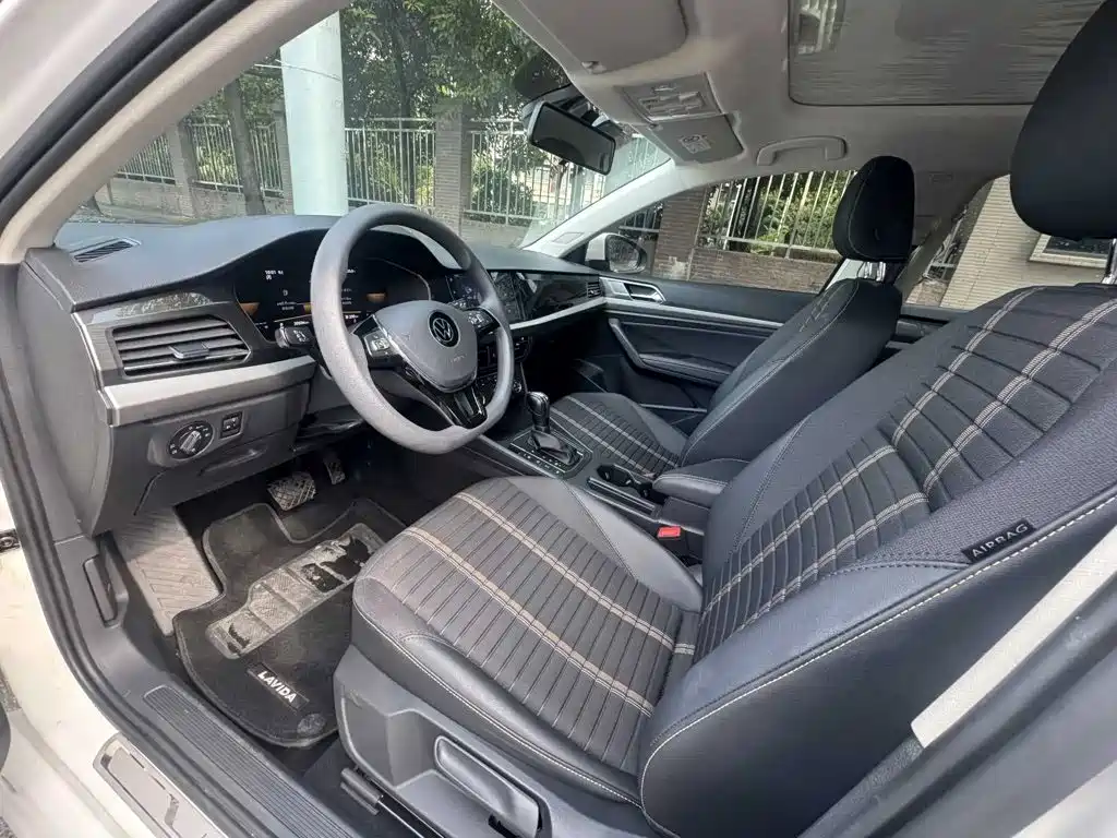 Volkswagen Lavida — миниатюра 3