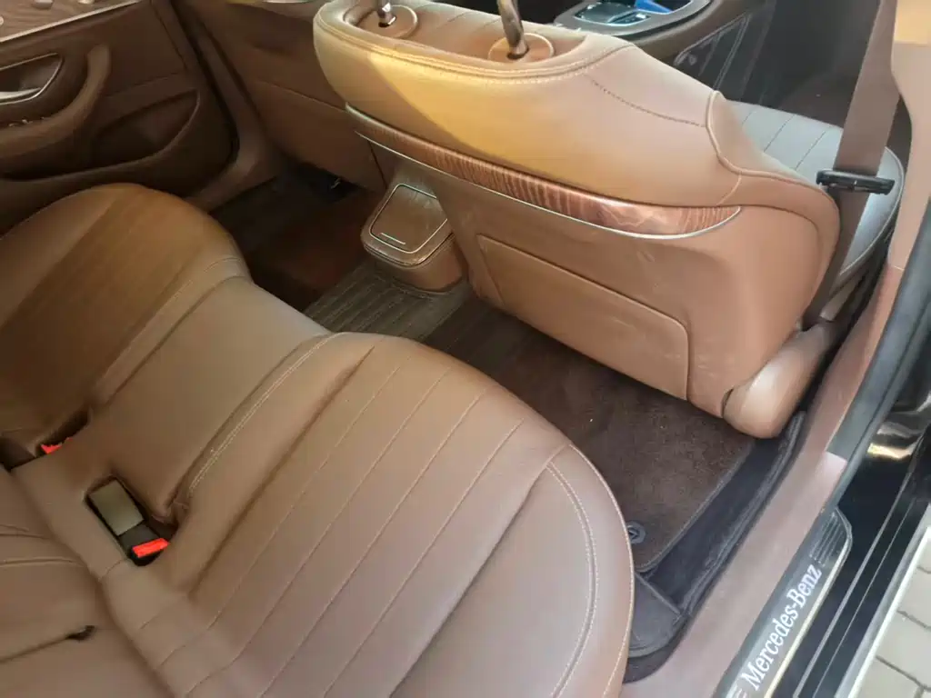 Mercedes-Benz E-Class — миниатюра 5