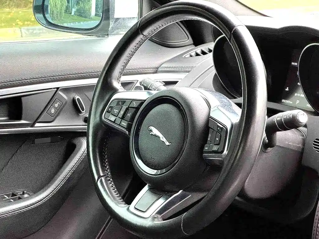 Jaguar F-Type 2019 2.0T