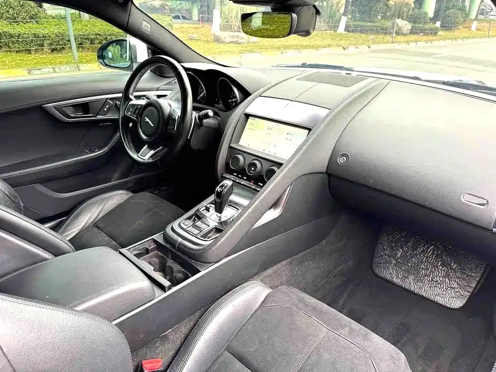 Jaguar F-Type 2019 2.0T