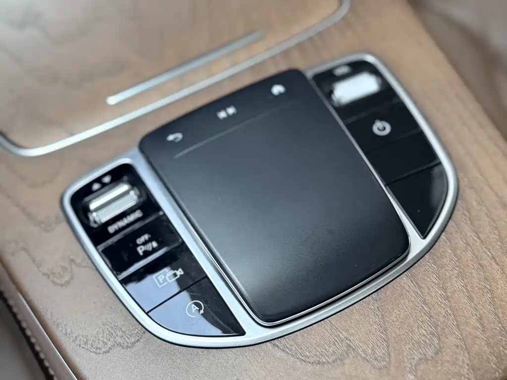 Mercedes-Benz E-Class — миниатюра 17