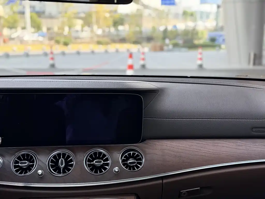 Mercedes-Benz E-Class — миниатюра 18