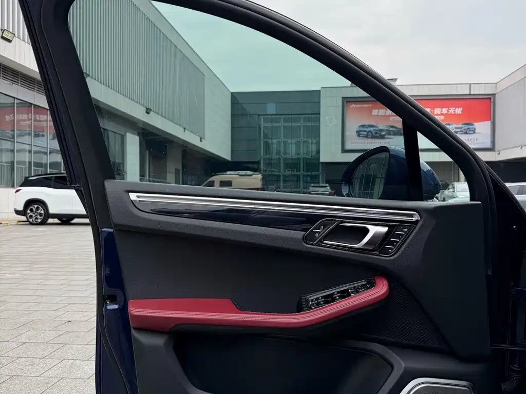 Porsche Macan — миниатюра 4