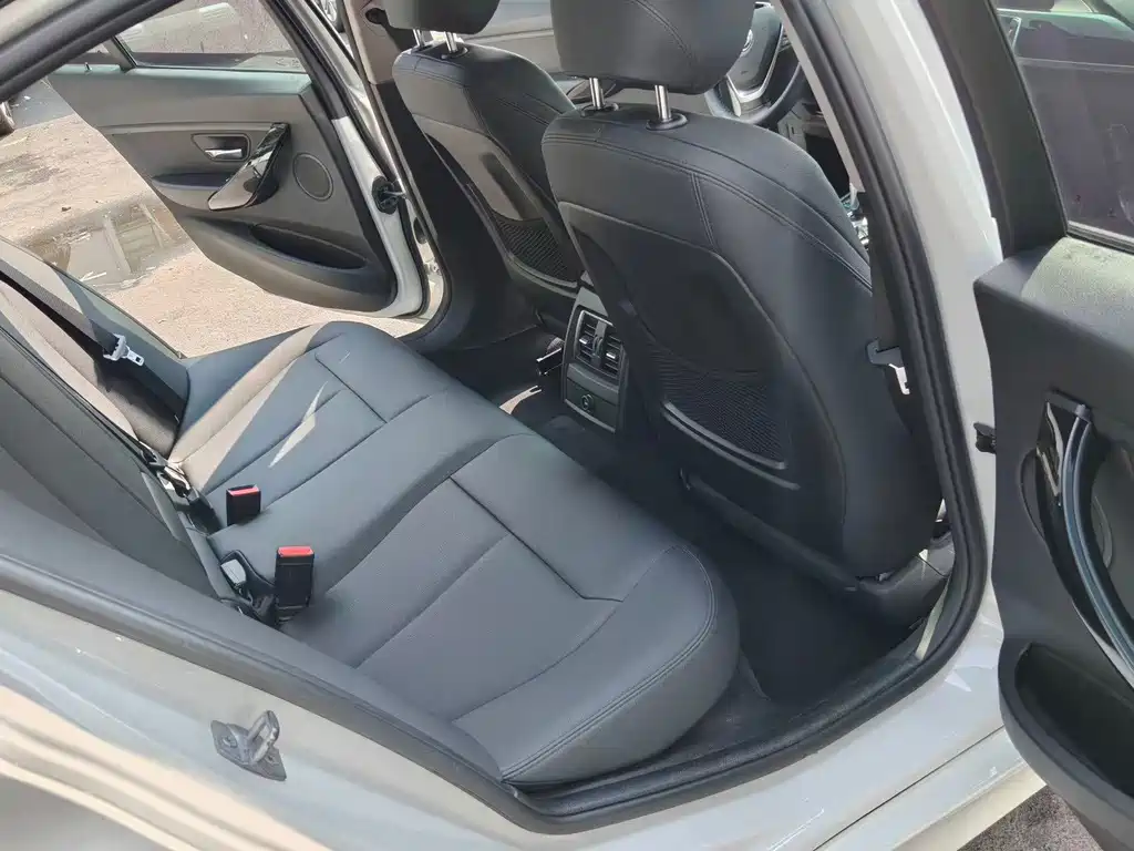 BMW 3 Series — миниатюра 6