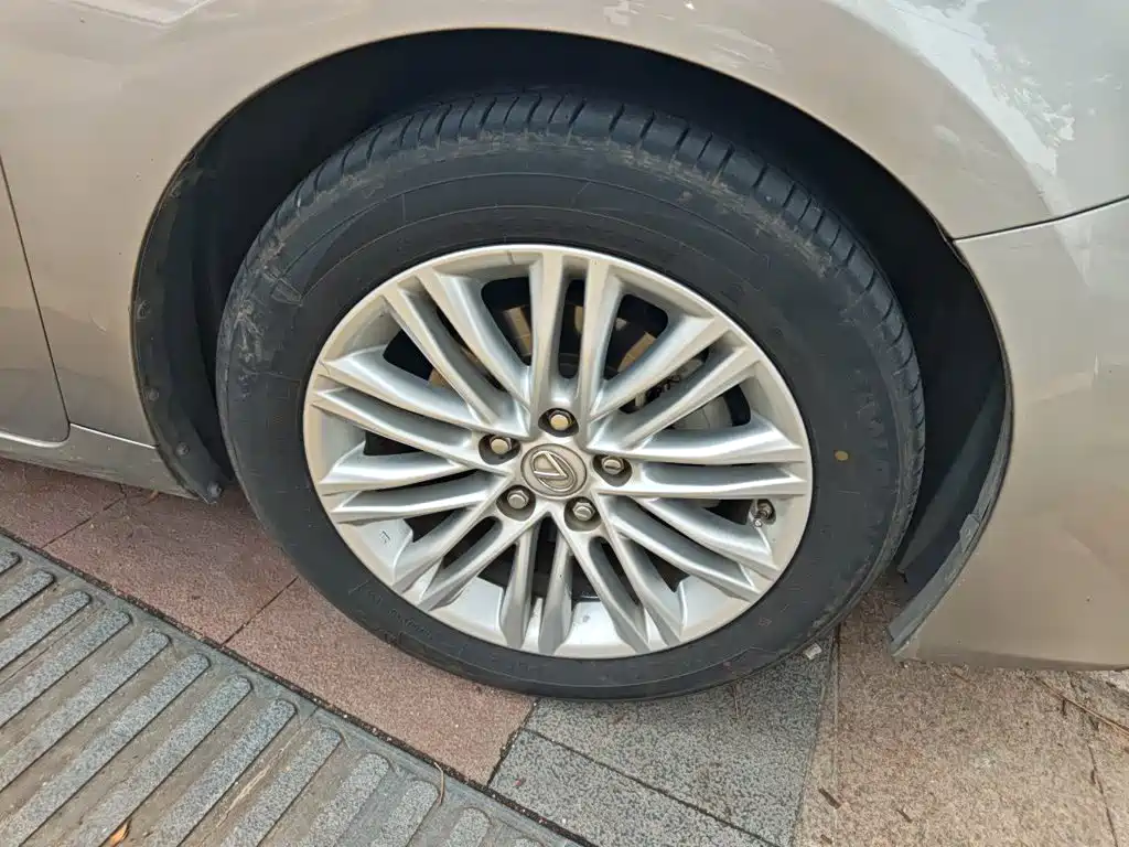 Lexus ES — миниатюра 16