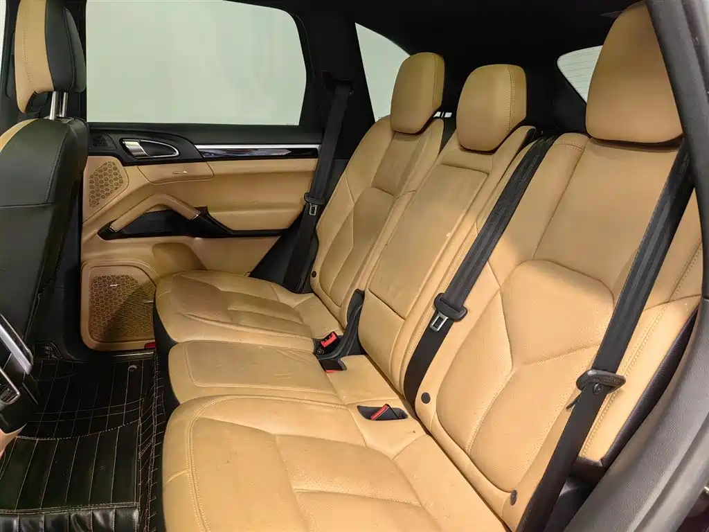 Porsche Cayenne — миниатюра 13