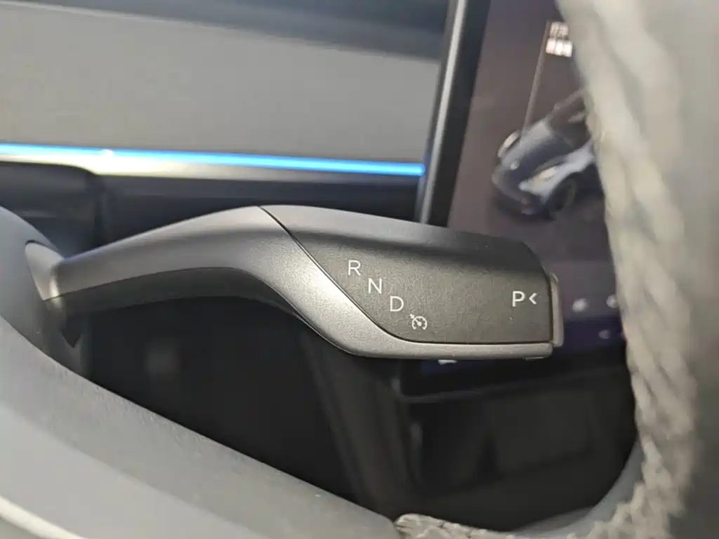 Tesla Model Y — миниатюра 14