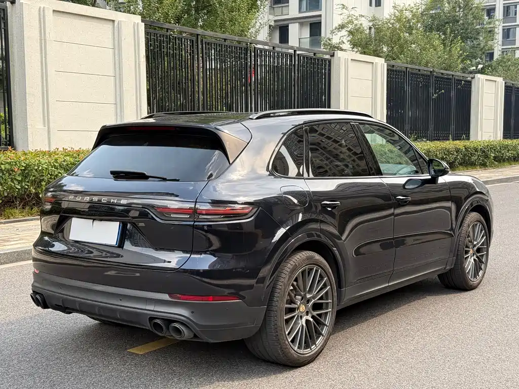 Porsche Cayenne — миниатюра 4