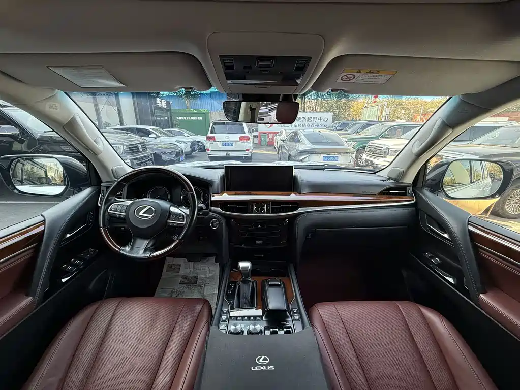 Lexus LX — миниатюра 11