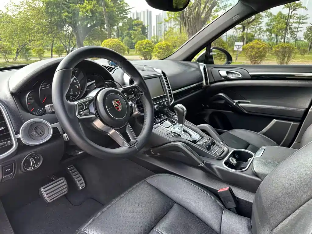 Porsche Cayenne — миниатюра 7