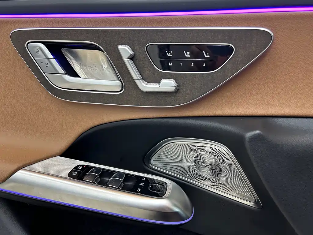 Mercedes-Benz E-Class — миниатюра 7