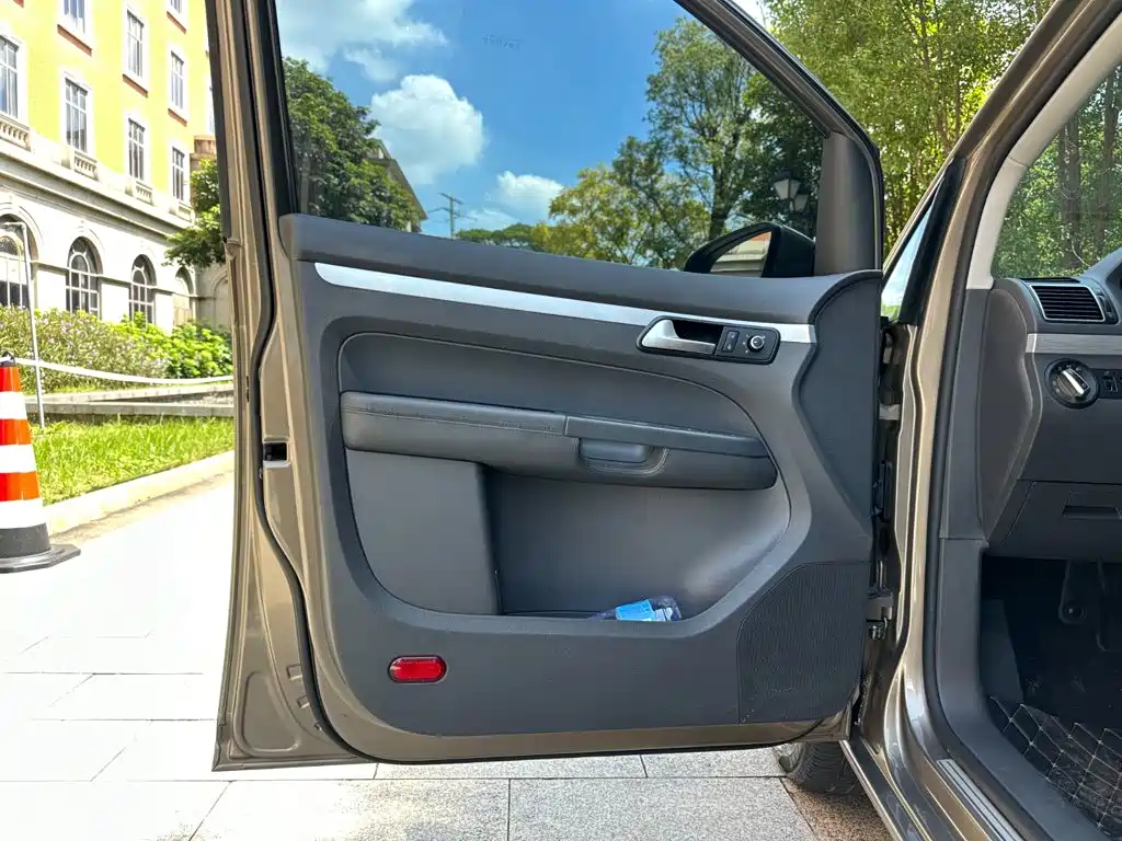 Volkswagen Touran — миниатюра 4