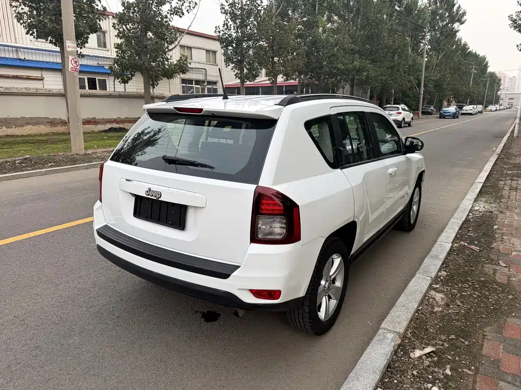 Jeep Compass (Import) — миниатюра 10